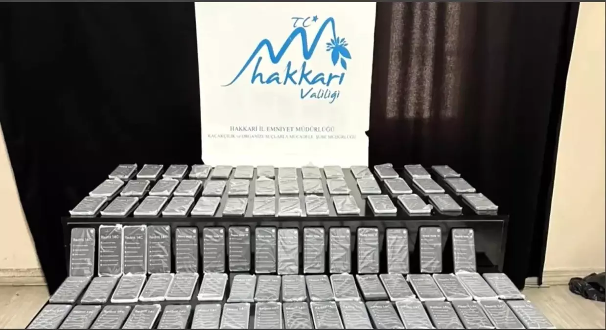 Hakkari\'de 136 Kaçak Cep Telefonu Ele Geçirildi