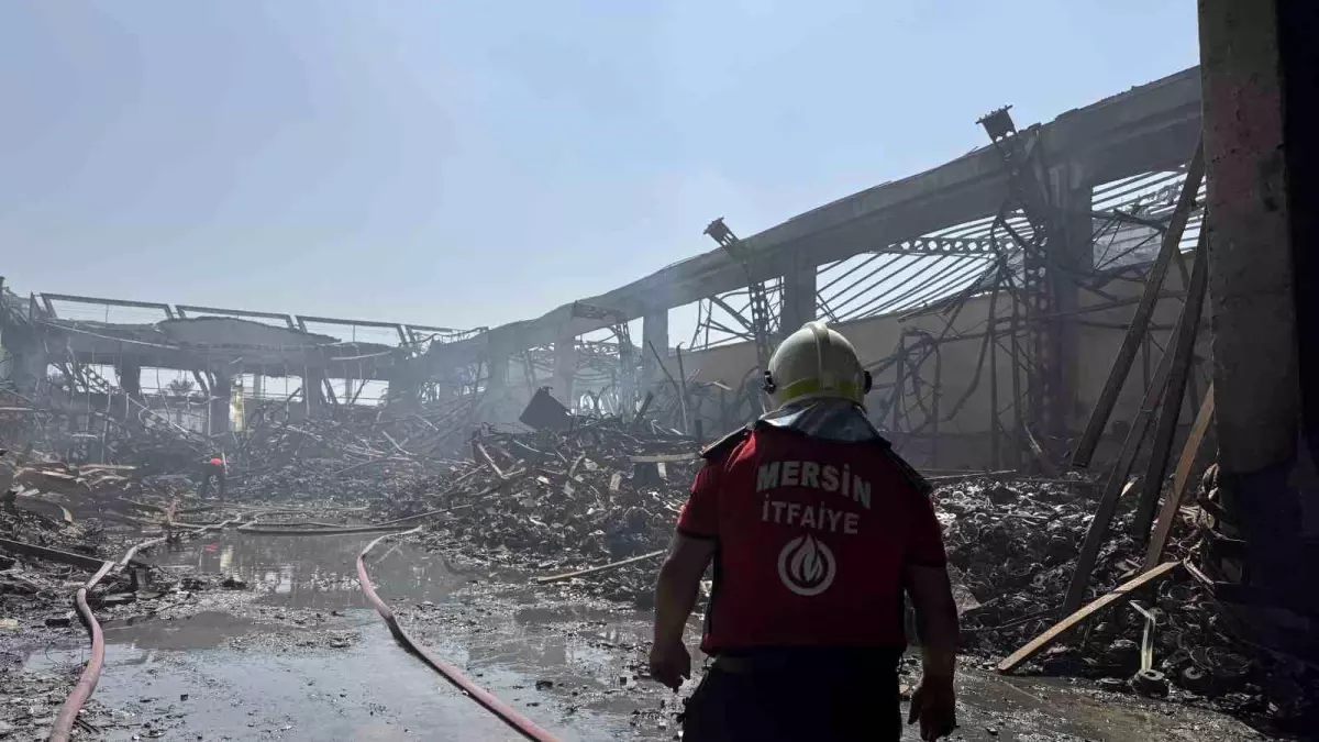 Mersin\'de Oto Ses ve Görüntü Sistemleri Üreten Fabrikada Yangın Çıktı