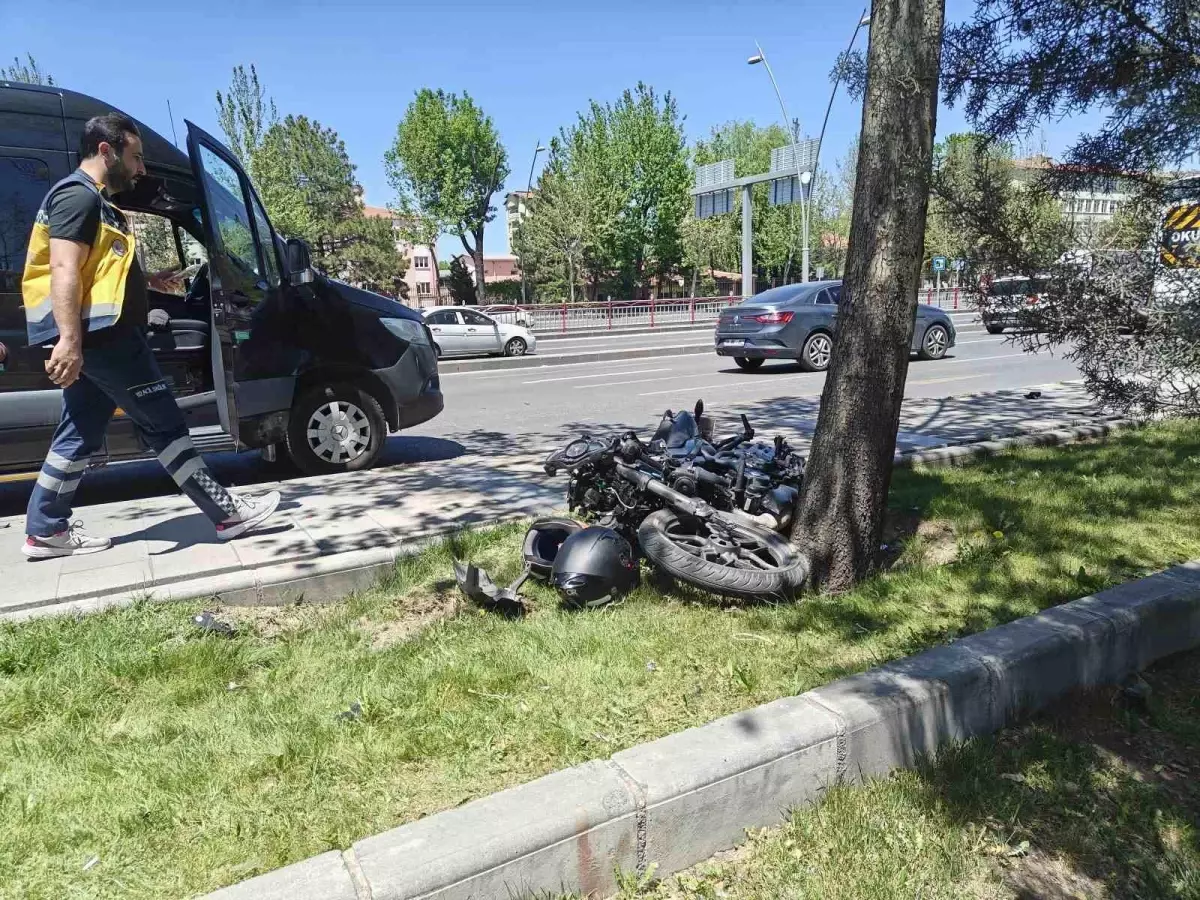 Kayseri\'de Motosiklet Kazası: 2 Yaralı