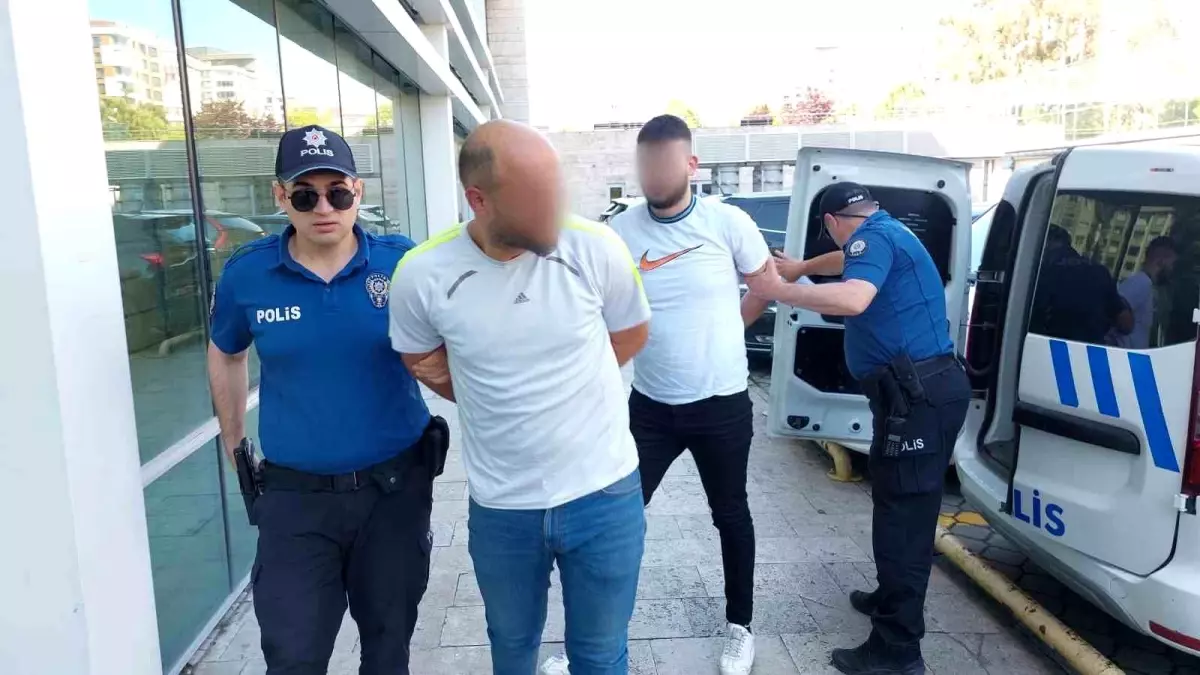 Samsun\'da Otomobil Yangını: 2 Tutuklama