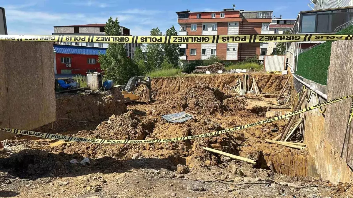 Sancaktepe\'de Toprak Kayması: 3 İşçi Kurtarıldı