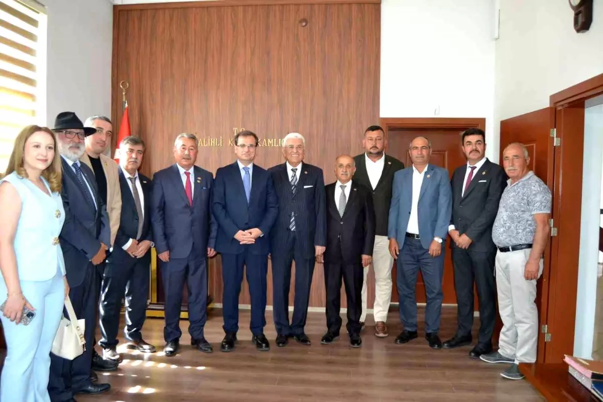 Muhtarlar Federasyonu Genel Başkanı Salihli\'de Temaslarda Bulundu