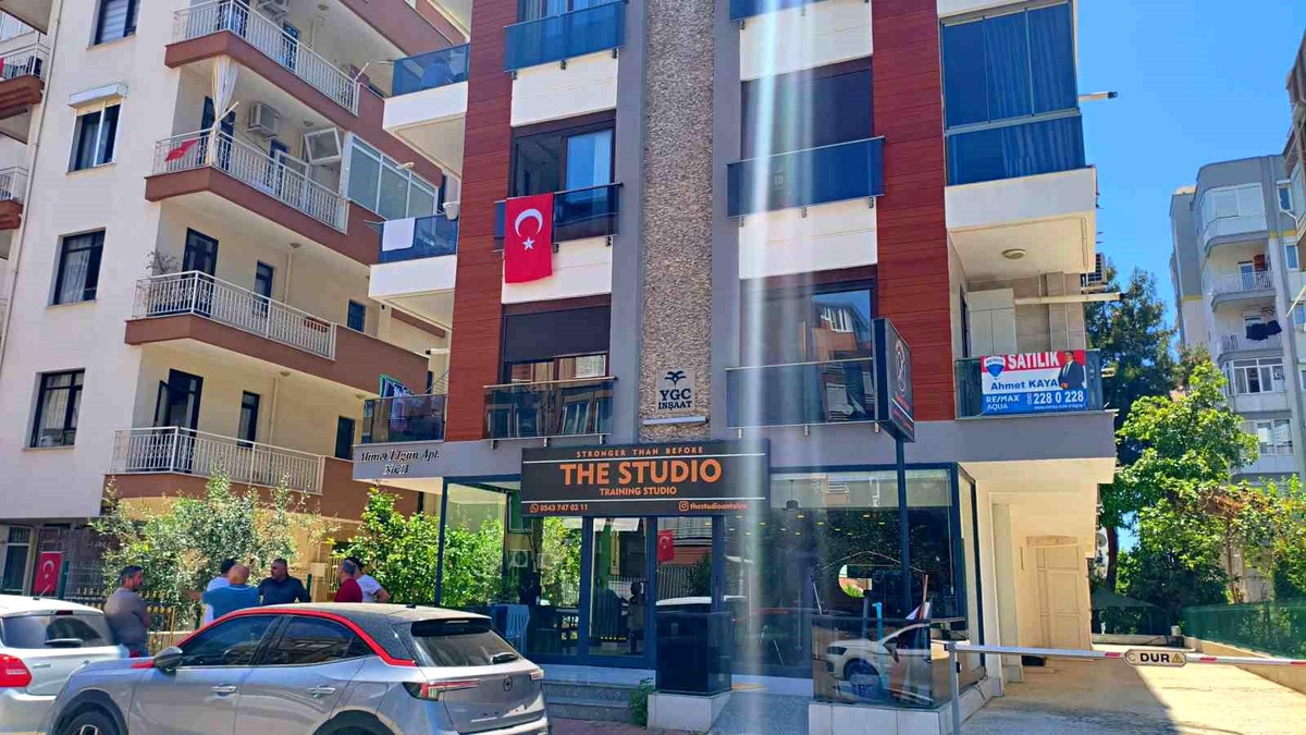 Antalya\'da Oğlunu Uyuyorken Bulan Anne Şokta