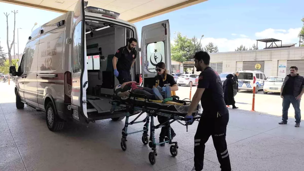 İnegöl\'de Çatıdan Düşen Kadın Yaralandı