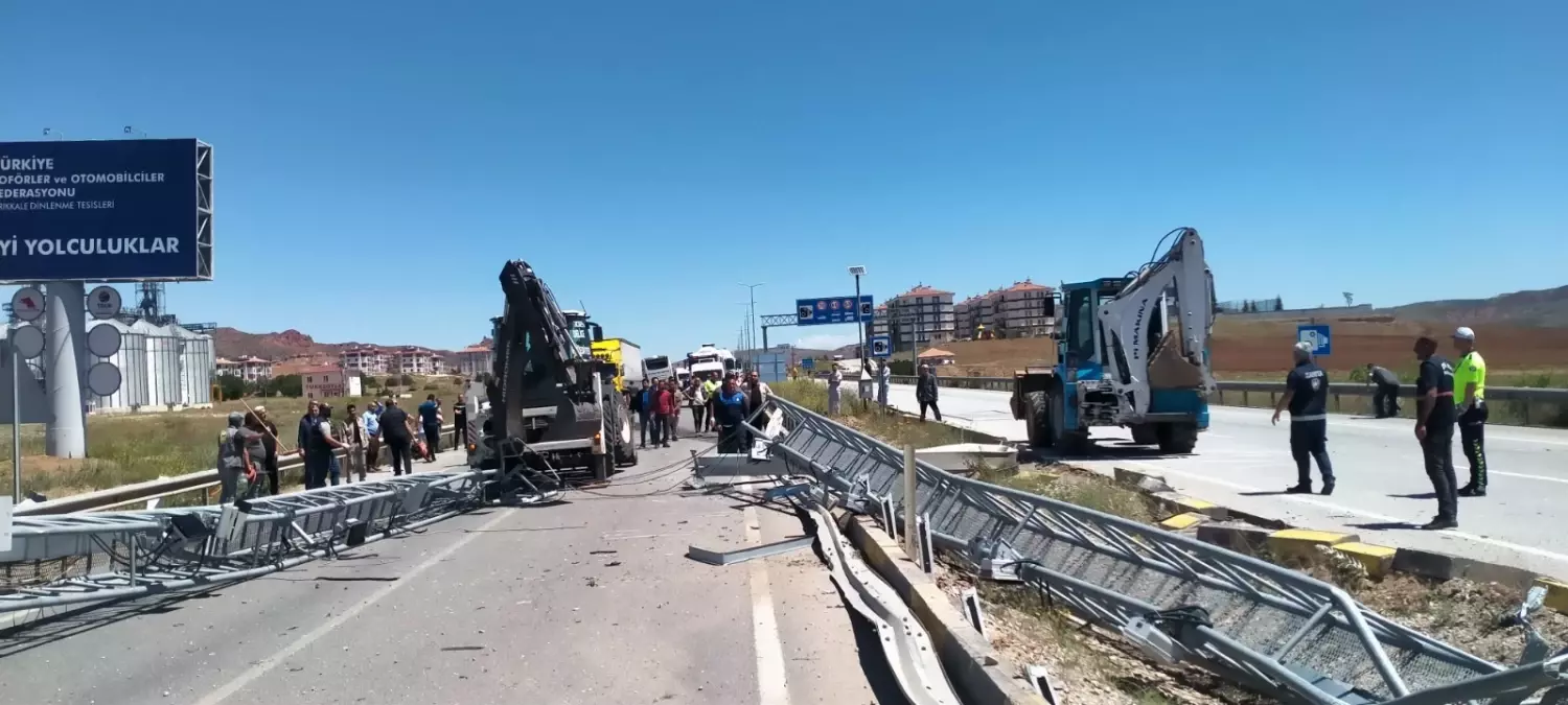 Kırıkkale\'de Otobüs Kazası: 2 Yaralı