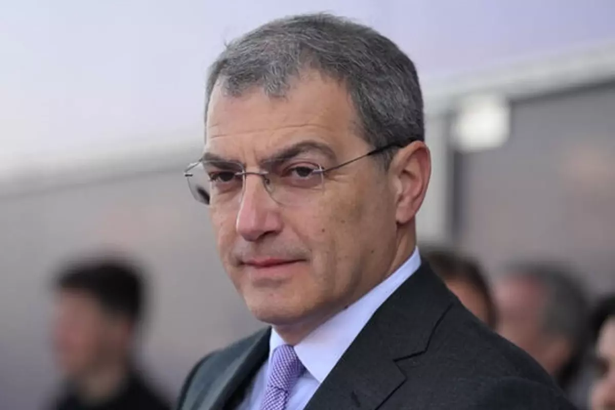 Damien Comolli\'den açıklama: Opsiyonunu kullanmayacağız, Fenerbahçe\'ye dönecek\'\'