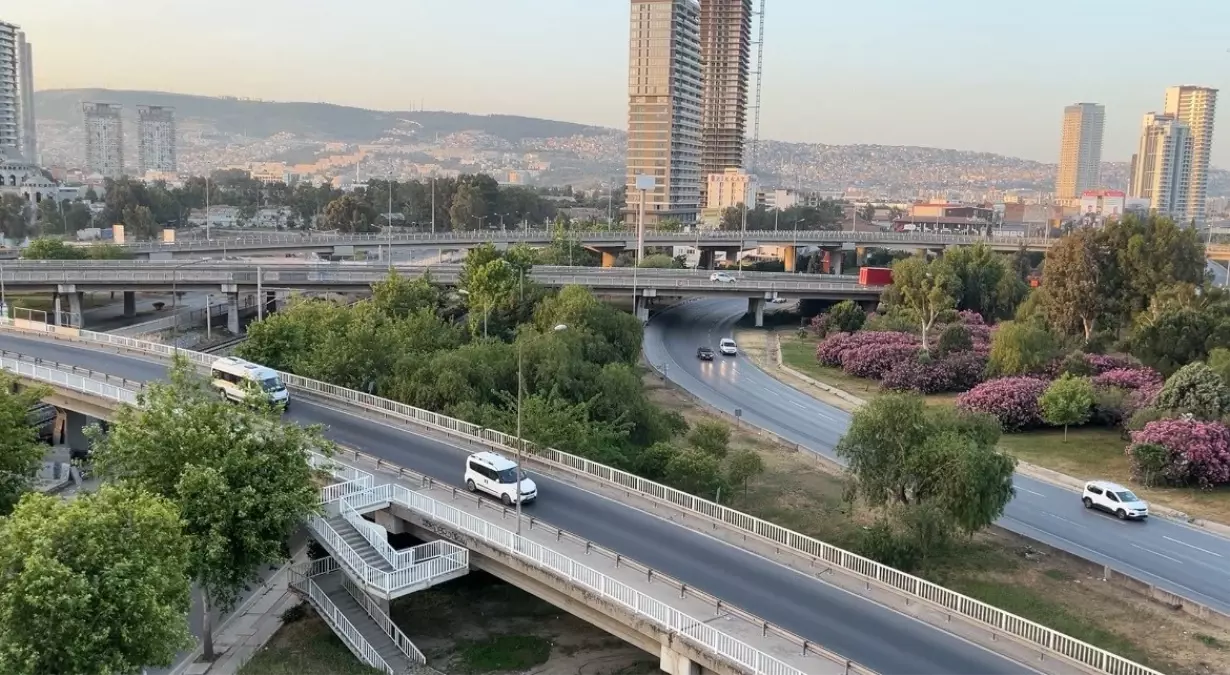 Ege Denizi\'nde 6 Büyüklüğünde Deprem