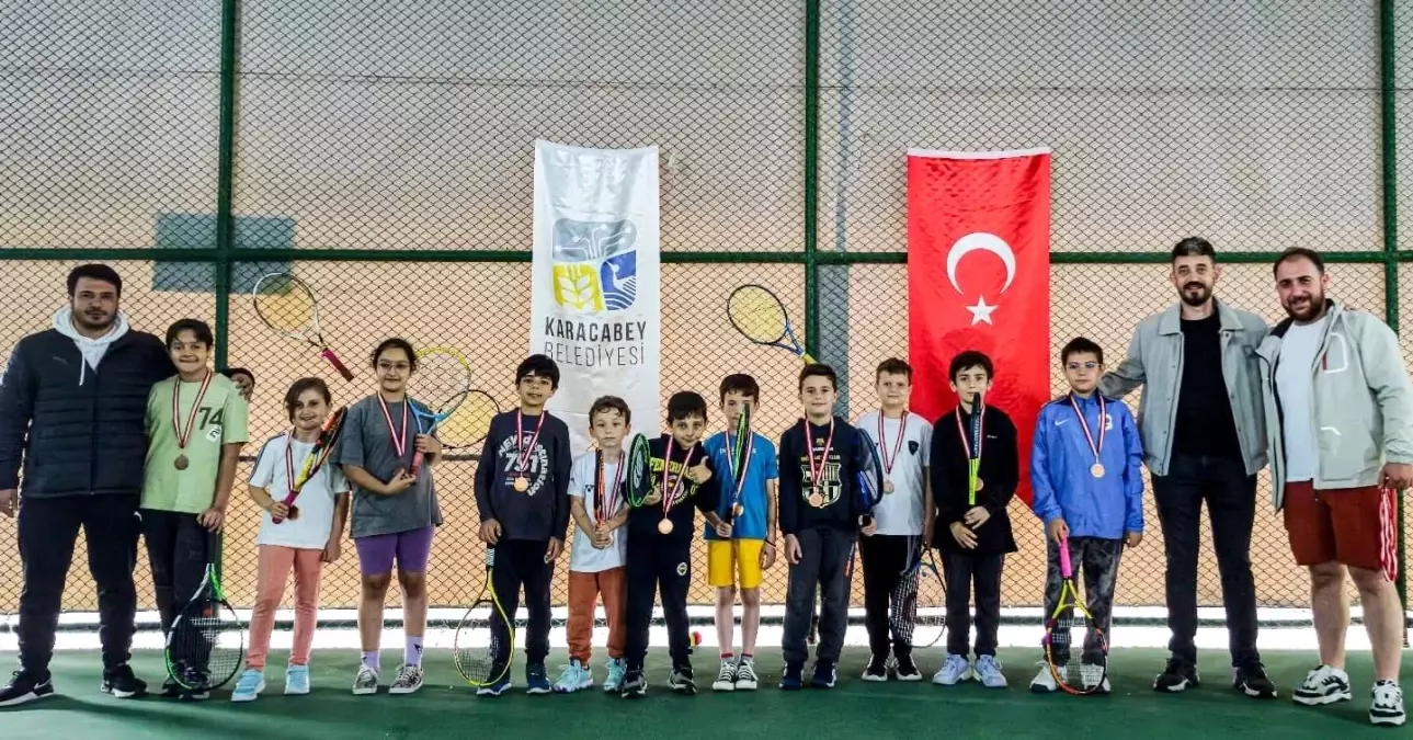 Karacabey Belediyesi\'nden Minik Sporculara Tenis Turnuvası