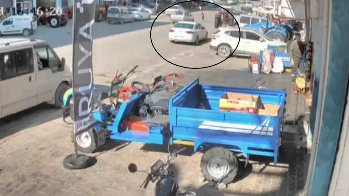 Hatay\'da Çocuğa Otomobil Çarptı