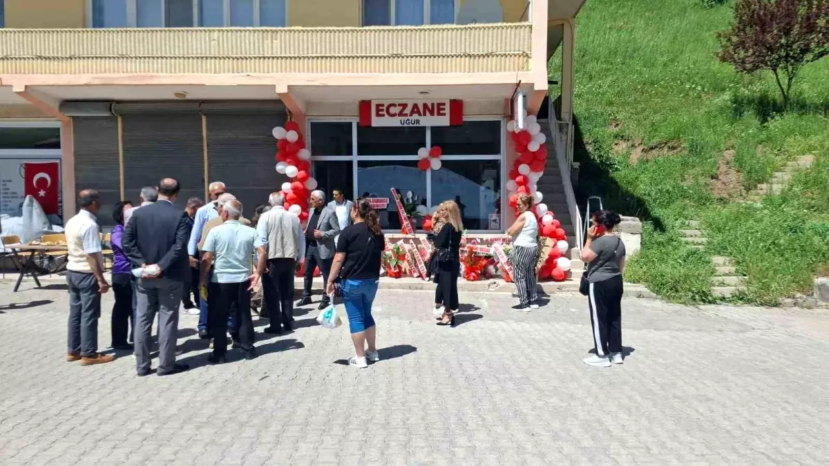 Pülümür\'de 18 Yıl Aradan Sonra Eczane Açıldı