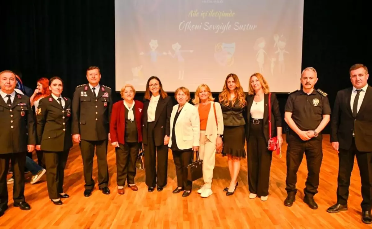 Yalova\'da Aile İçi Şiddete Dikkat Çeken Tiyatro Gösterimi