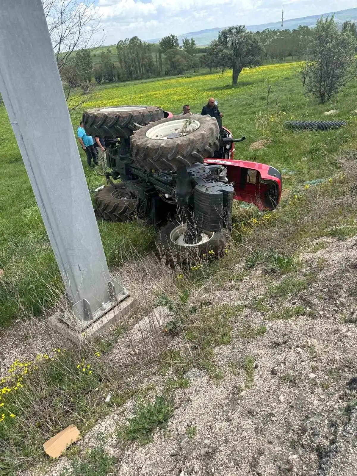 Bolu\'da Traktör Devrildi: 1 Yaralı