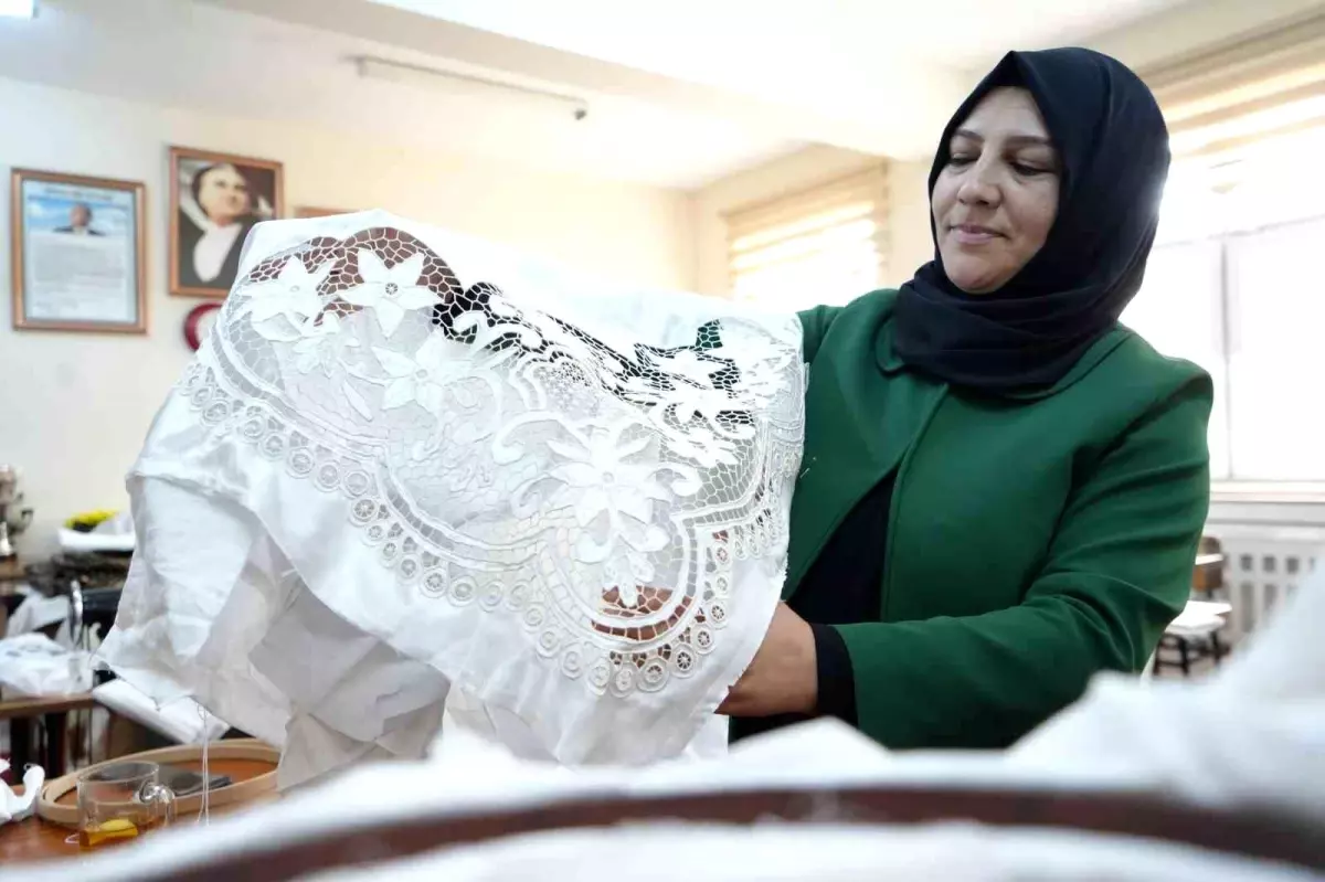 Bayburt\'ta Yıl Sonu El Sanatları Sergisi
