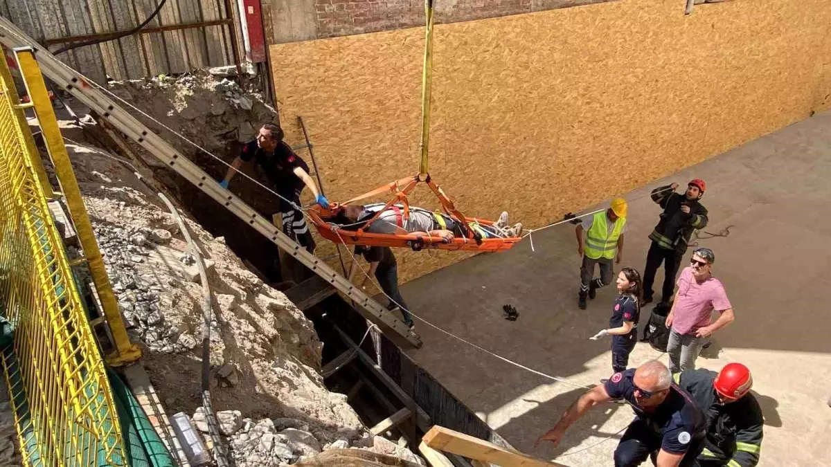 İzmit\'te İnşaat İşçisi Merdivenden Düştü