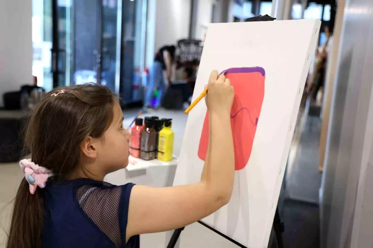 Kartepe Sanat Evi\'nde Öğrencilerin Sergisi Açıldı