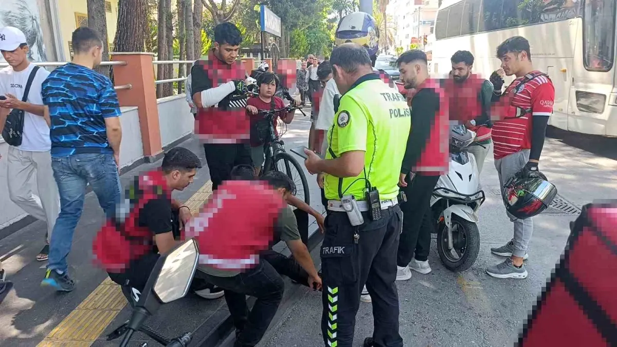 Manavgat\'ta Moto Kurye Kaza Geçirdi