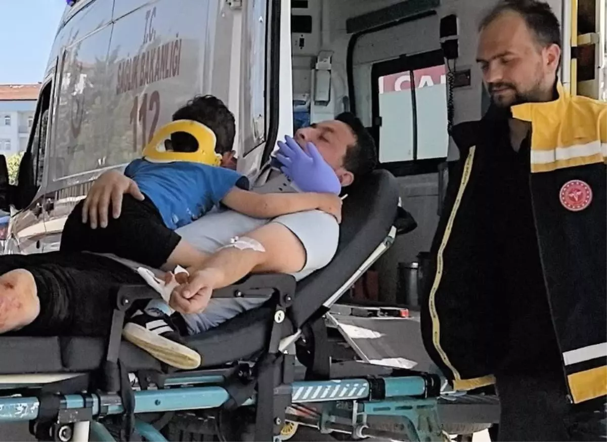 İnegöl\'de Motosiklet Kazası: 2 Çocuk Yaralı