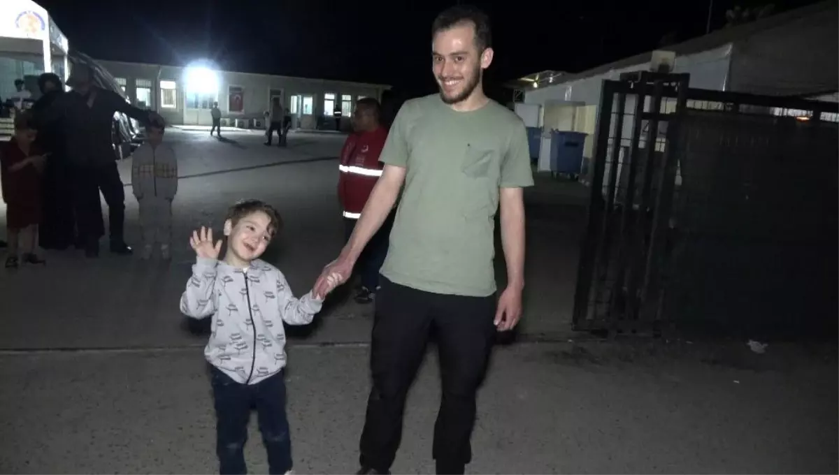 Suriye\'ye geri dönüşler gece de devam ediyor