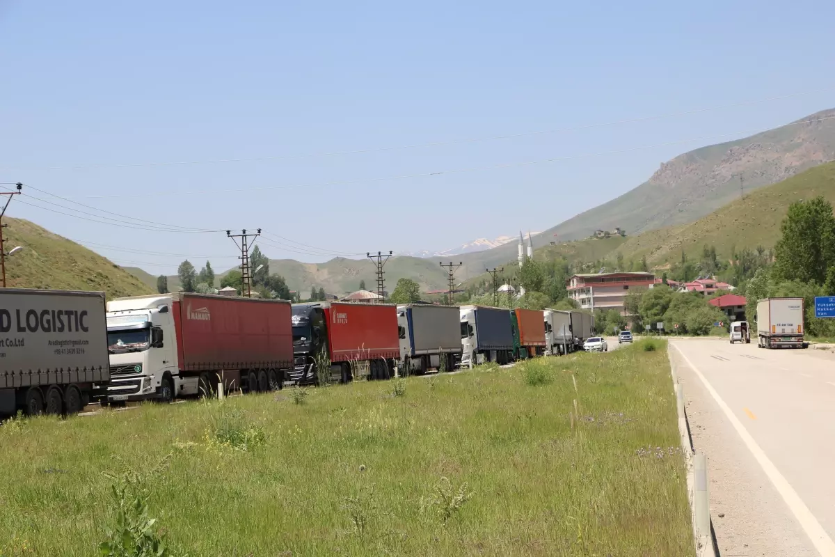 Esendere Gümrük Kapısı\'nda 3 Km TIR Kuyruğu