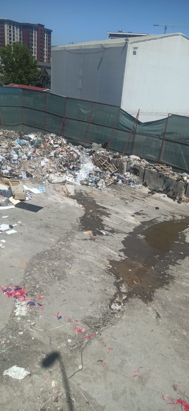 Zeytinburnu Belediyesi, 10 bin kişinin yaşadığı sitenin bitişiğini atık sahası yaptı