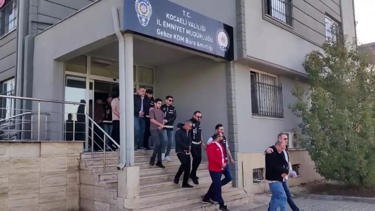 Kocaeli\'de Kaçakçılık Operasyonu: 30 Şüpheli Yakalandı