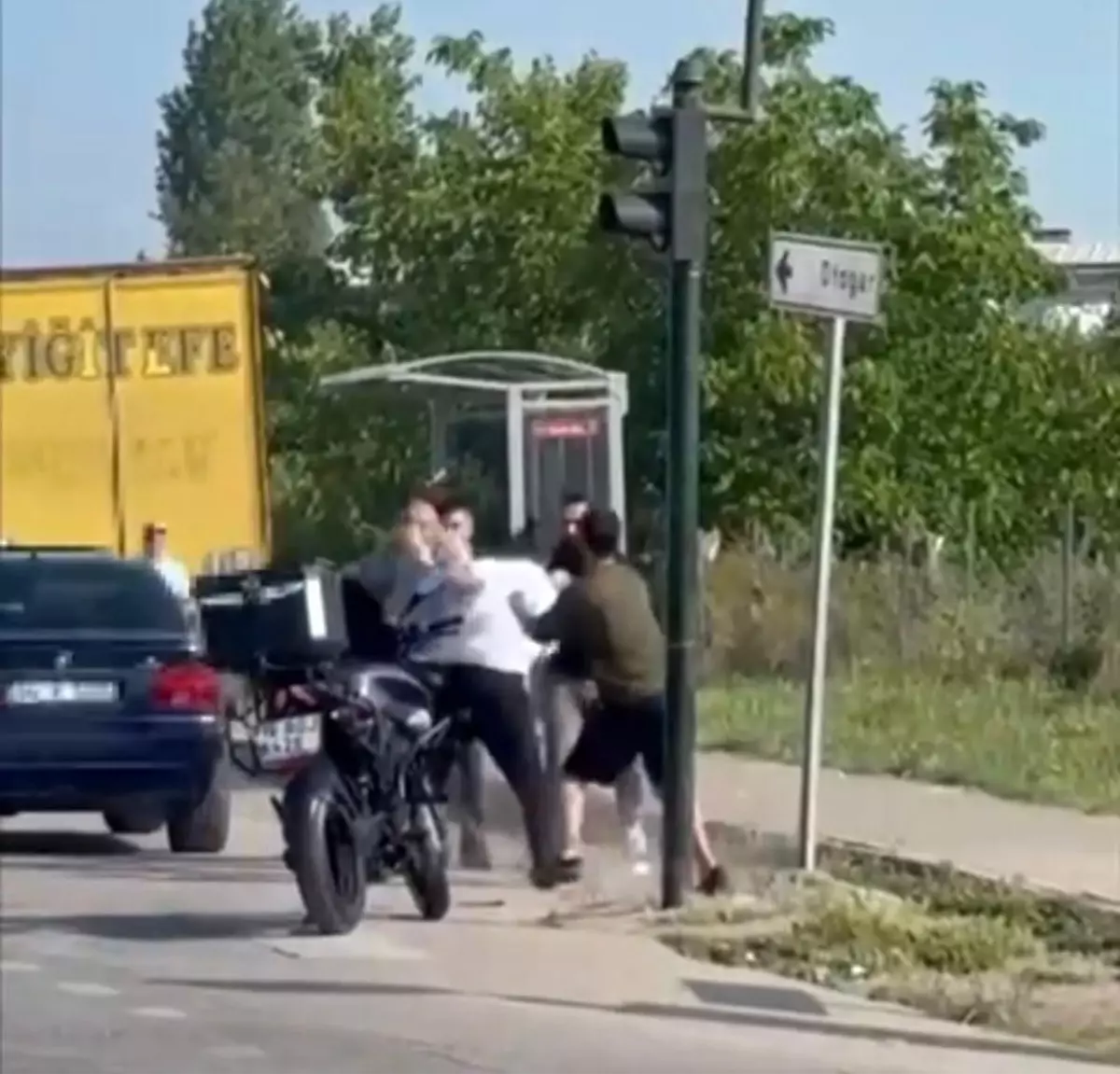 Bursa\'da Yol Verme Tartışması Kavga Çıkardı