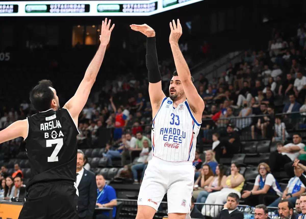 Anadolu Efes Zorlu Maçta Beşiktaş\'ı Geçti