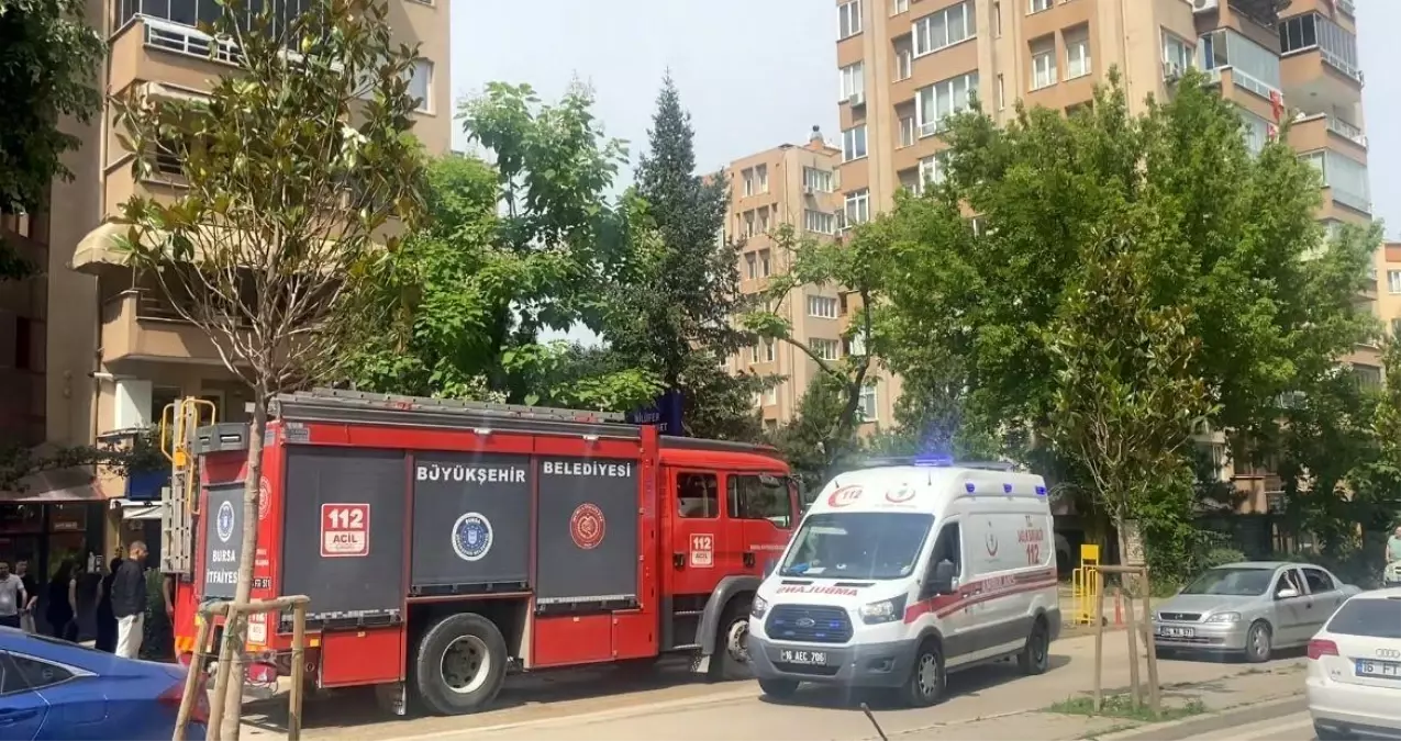 Bursa\'da Çatı Yangını Paniğe Neden Oldu