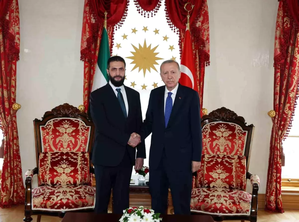 Cumhurbaşkanı Recep Tayyip Erdoğan, Suriye Devlet Başkanı Ahmed Şara ile Dolmabahçe\'de bir araya geldi.