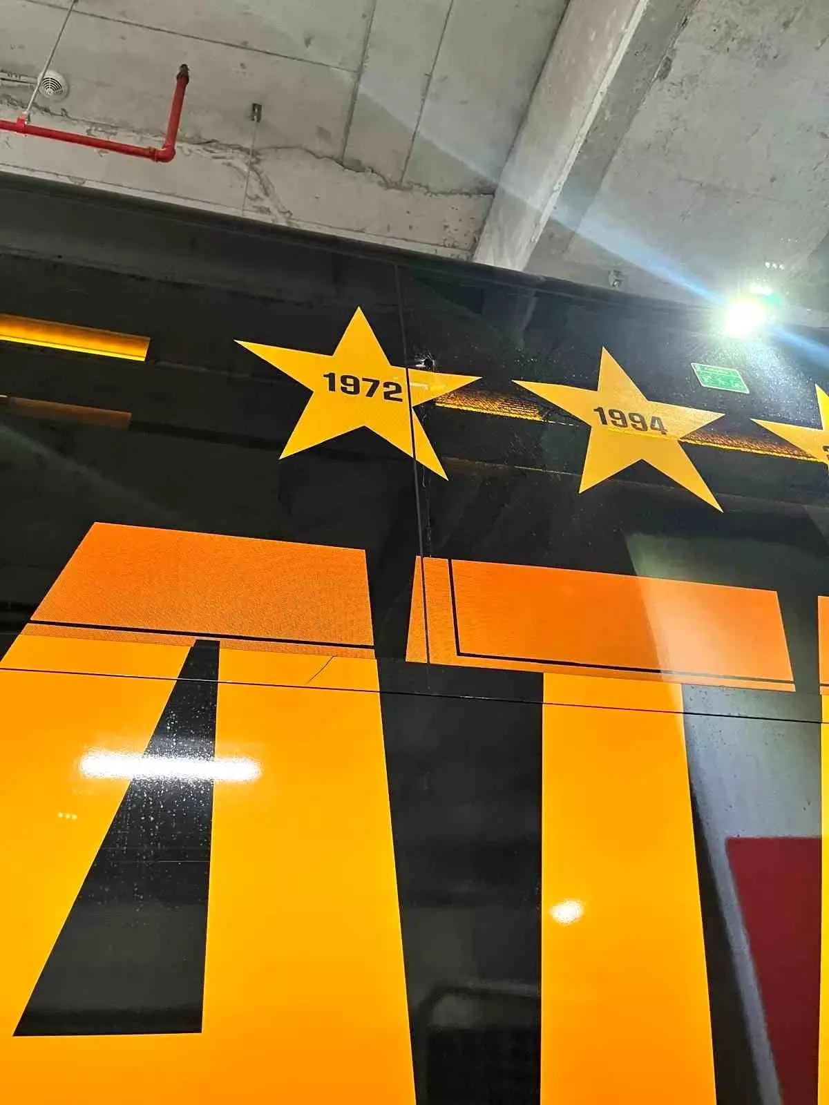 Galatasaray Takım Otobüsüne Taçlı Saldırı