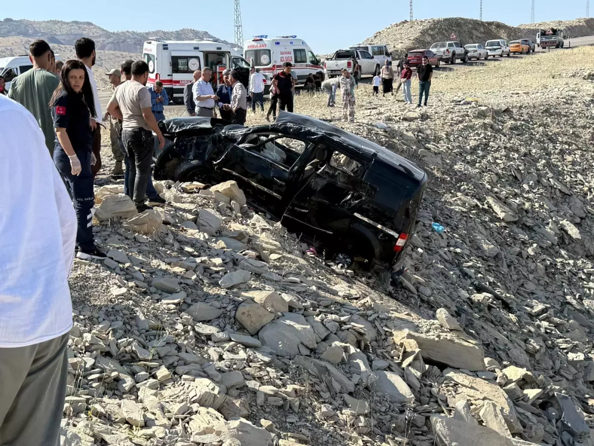 Şırnak\'ta feci kaza: Aynı aileden 3 kişi öldü, 3 kişi yaralandı