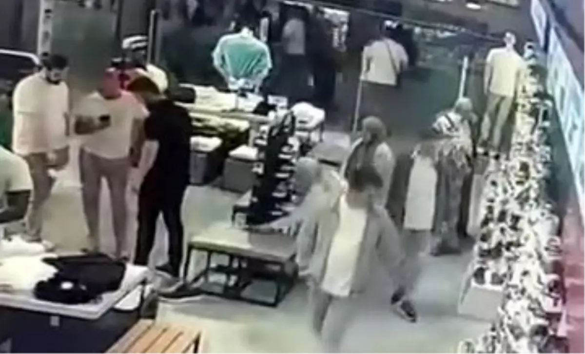 AVCILAR\'da Hırsızlık: Peçeli Kadın Telefon Çaldı