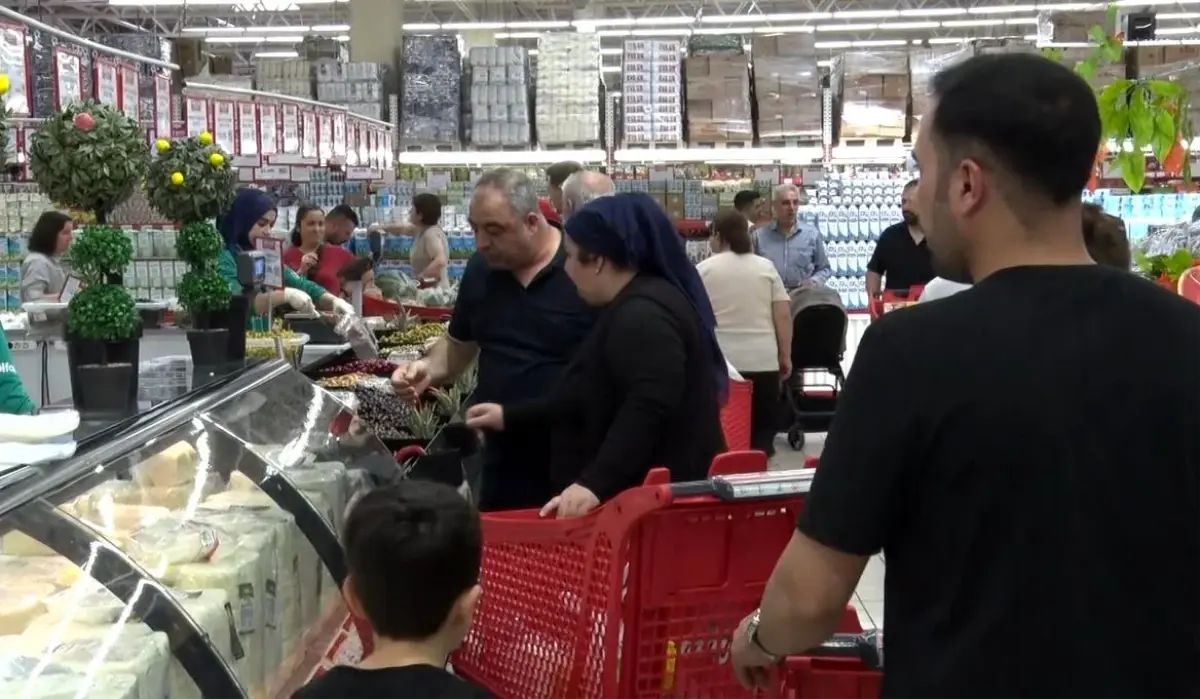 Bayram İndirimi Vatandaşları Marketlere Çekti