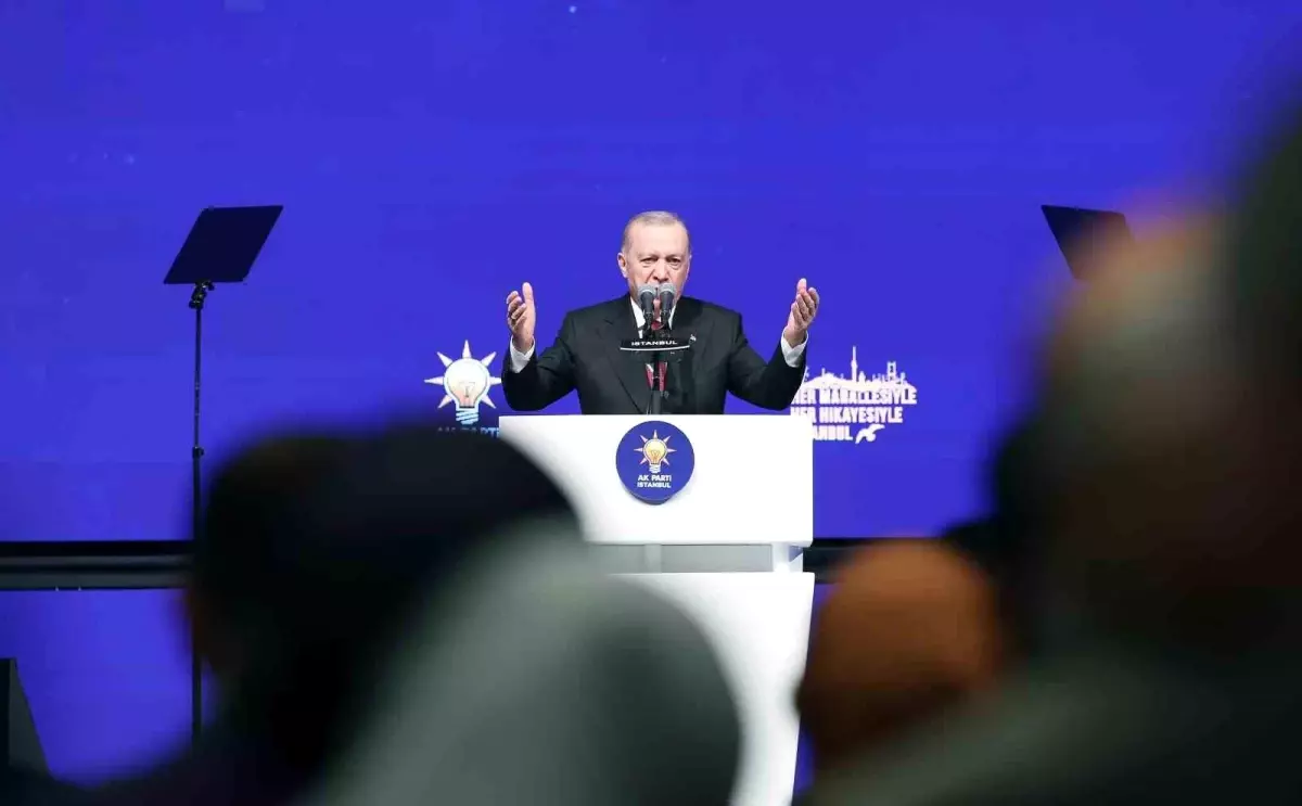 Cumhurbaşkanı Erdoğan\'dan Özgür Özel\'e tepki: "Suç örgütünün posta güvercini gibi hareket ediyor"