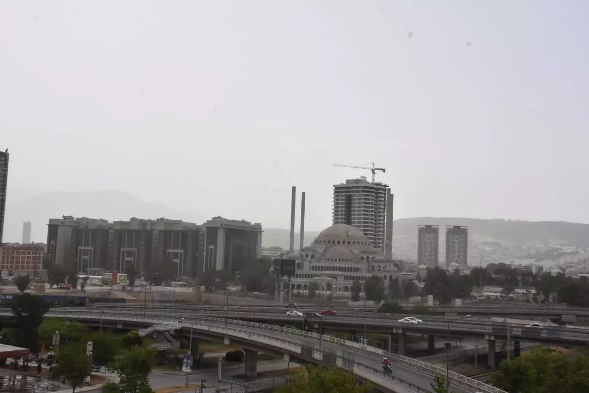 İzmir\'de Toz Taşınımı ve Hava Kalitesi Düşüyor