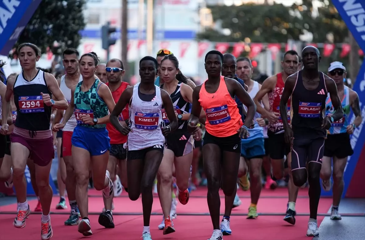 İzmir Yarı Maratonu\'nda Kenyalı İkilisi