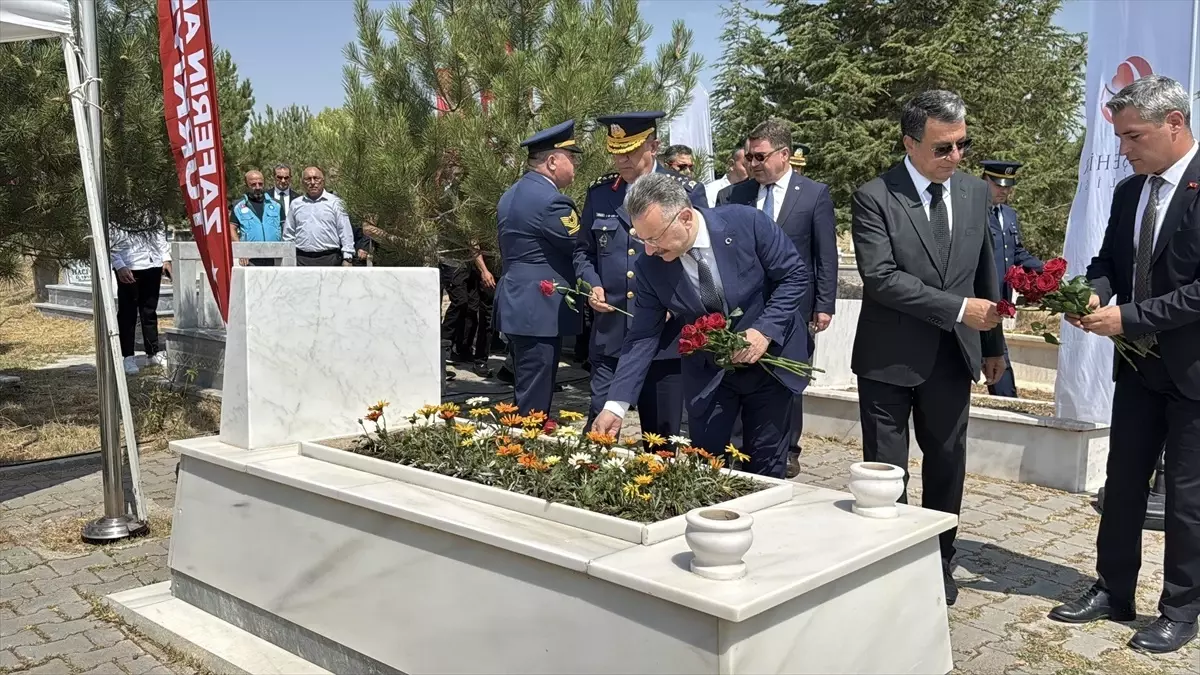 15 Temmuz şehidi Fatih Dalgıç, Eskişehir\'de kabri başında anıldı