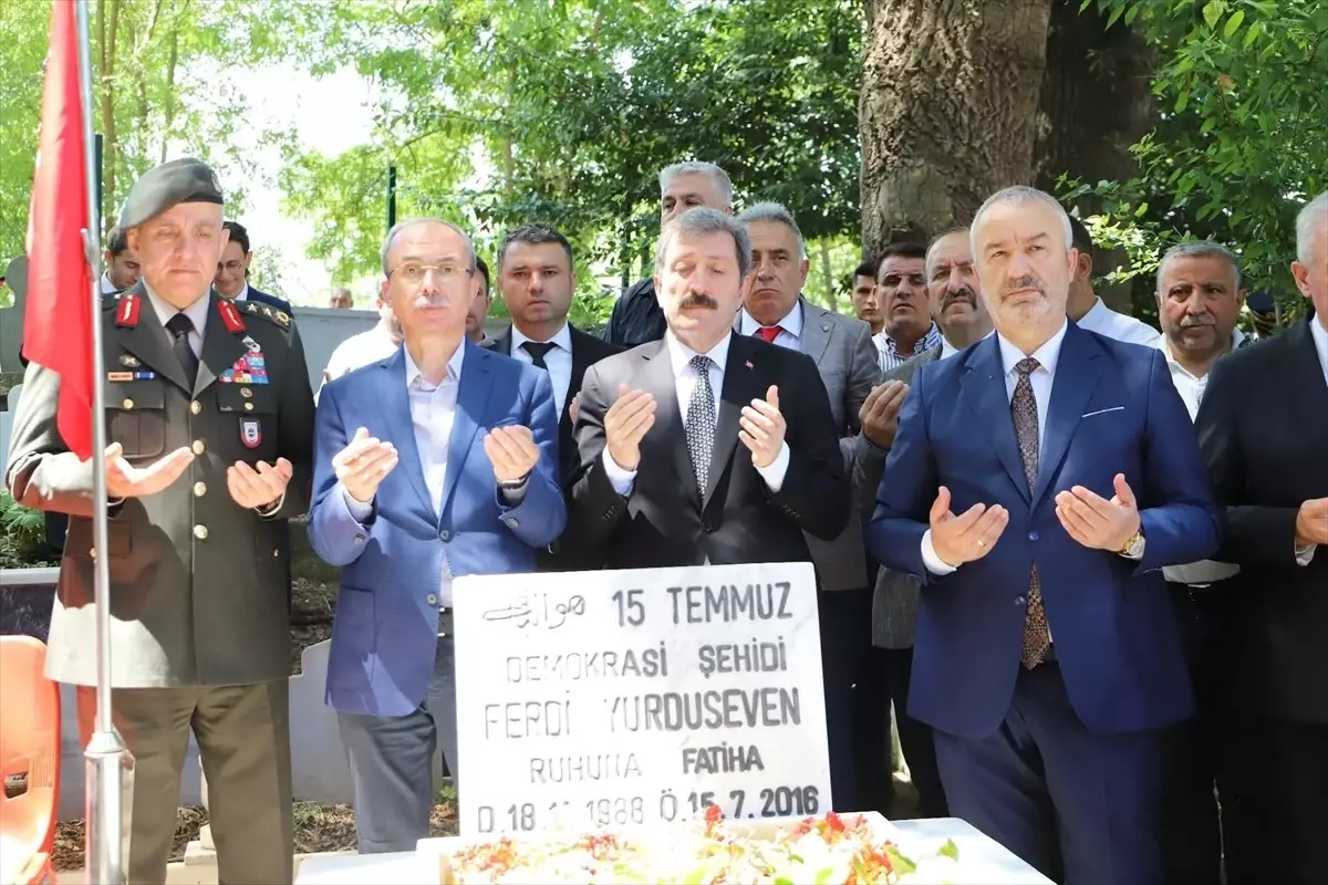 15 Temmuz şehidi Ferdi Yurduseven, Samsun\'daki kabri başında anıldı
