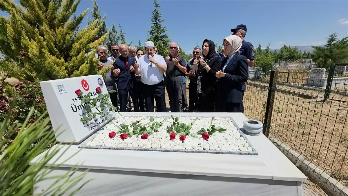 15 Temmuz şehidi Ümit Çoban, Amasya\'daki kabri başında anıldı