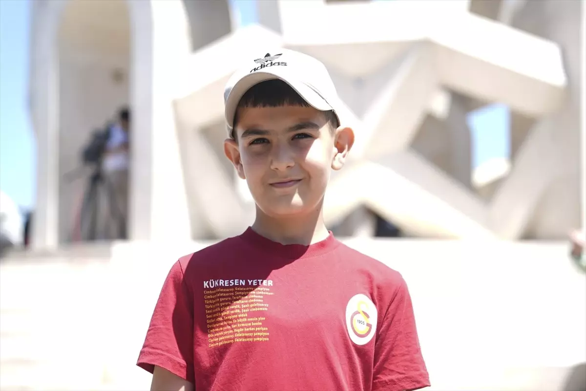 15 Temmuz Şehitler Makamı ile Hafıza 15 Temmuz Müzesi\'nde ziyaretçi yoğunluğu