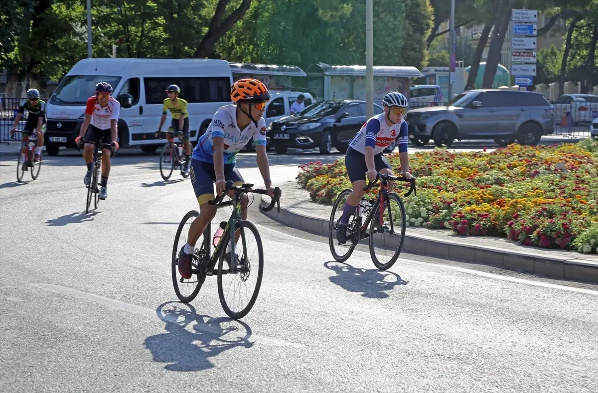 15 Temmuz Şehitlerini Anma Ulusal Bisiklet Yol Yarışı, Muğla\'da başladı