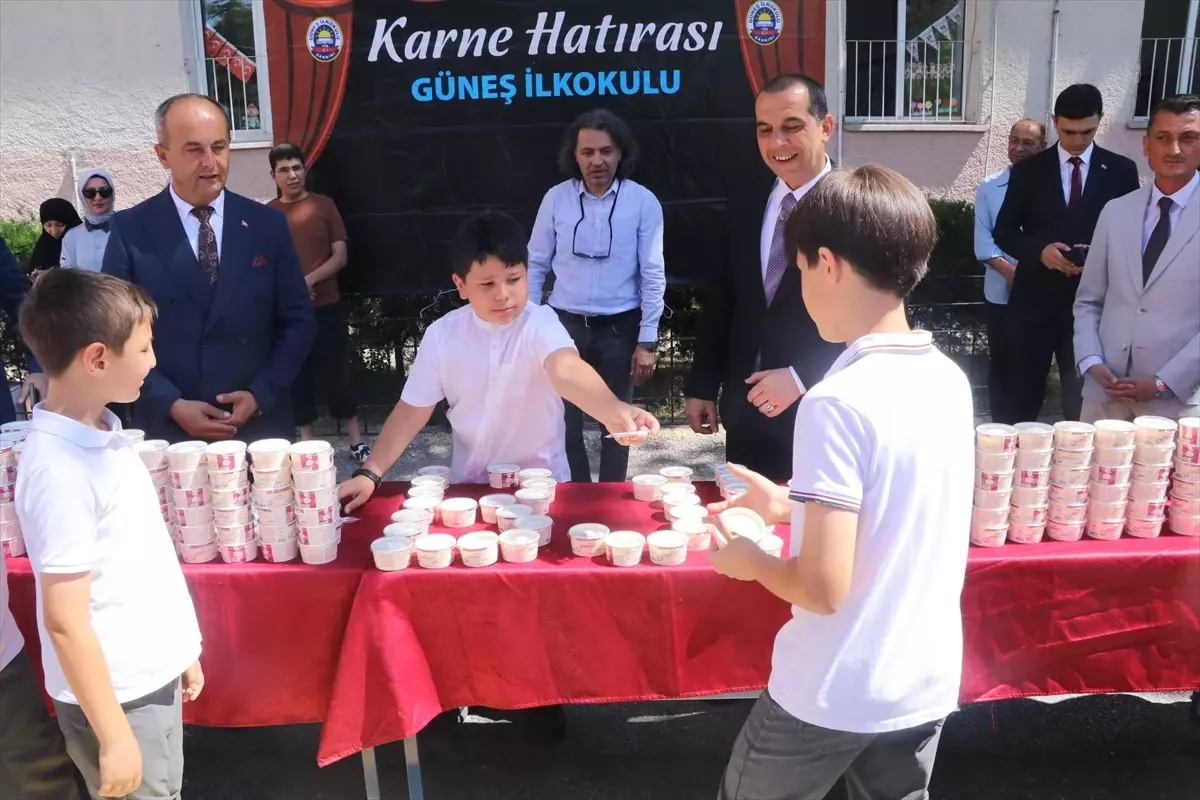 Yavuz Çetiner\'den Dondurma İkramı