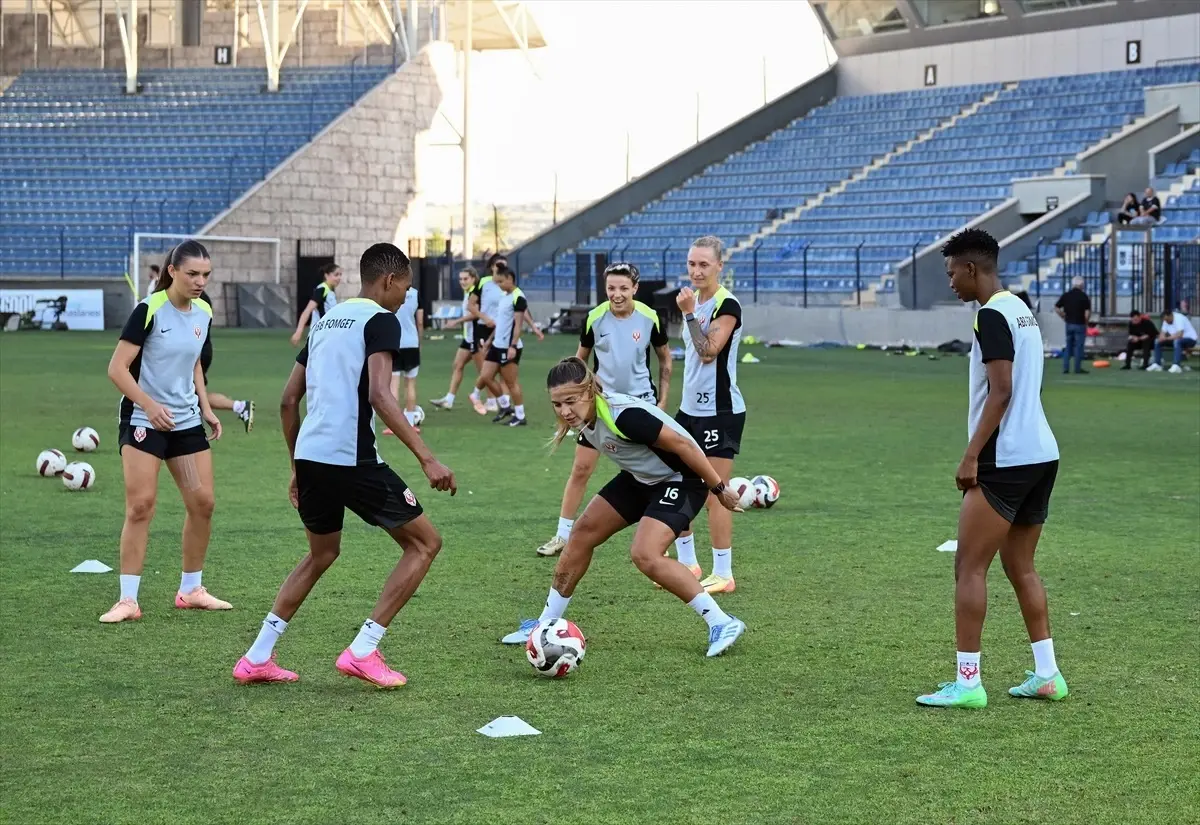 FOMGET Kadın Futbol Takımı Şampiyonlar Ligi\'nde