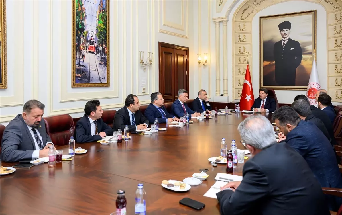 Adalet Bakanı Baro Başkanlarıyla Görüştü