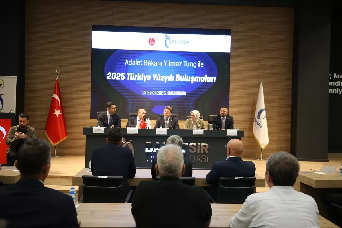 Bakan Tunç Balıkesir\'de Ziyaretlerde Bulundu