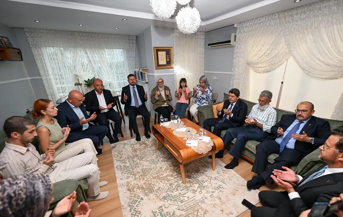 Şehit Astsubay\'ın Ailesine Ziyaret