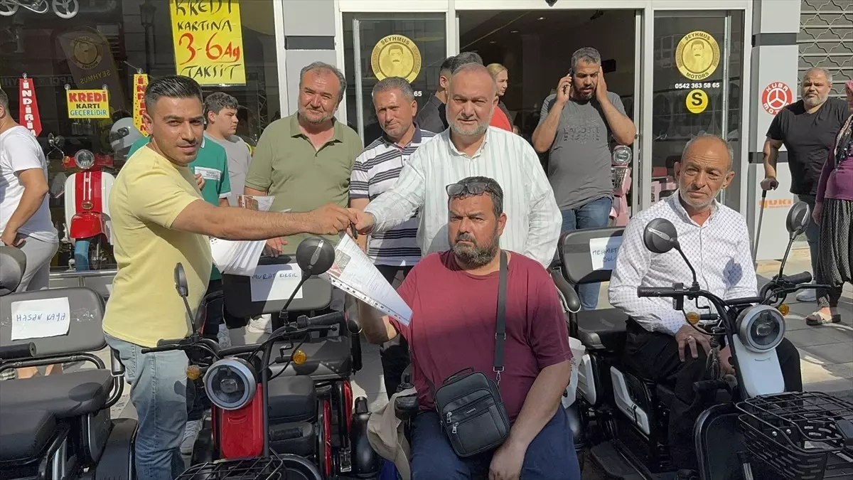Adana\'da 14 Engelliye Akülü Araç Desteği