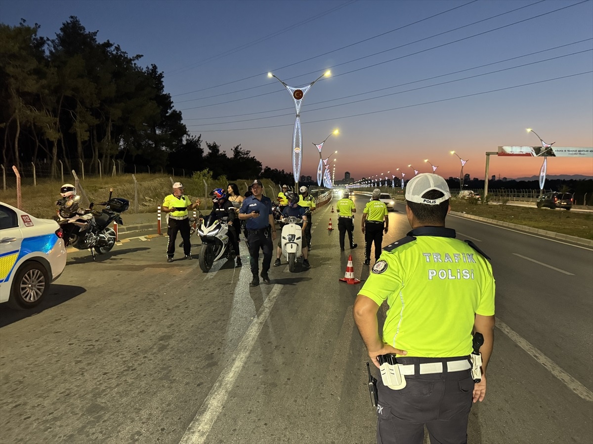 Adana\'da denetimlerde 16 motosiklet trafikten menedildi