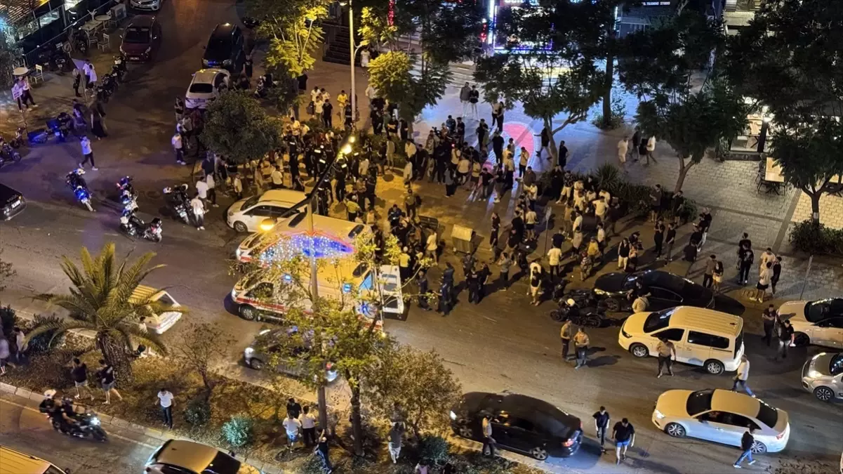 Adana\'da Polis Motosikleti Devrildi, İki Yaralı