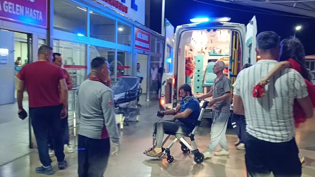 Kozan\'da otomobil kaza yaptı, 3 yaralı
